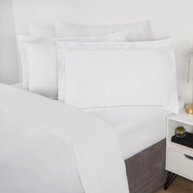 Image of OHS OHS 2 x Soft Polycotton Oxford Edge Pillowcase Set in White White One Size Unisex 5027434153329