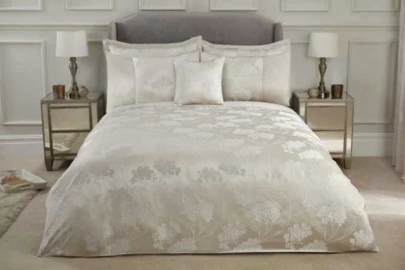 Image of New Edge Blinds English Garden Duvet Set in Cream Size: Super King Cream Unisex Super King