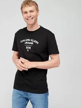 image of Calvin Klein Jeans Varsity Curve Logo T-Shirt - Black, Size L, Men