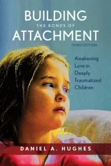 Image of Building the Bonds of Attachment : Awakening Love in Deeply Traumatized Children