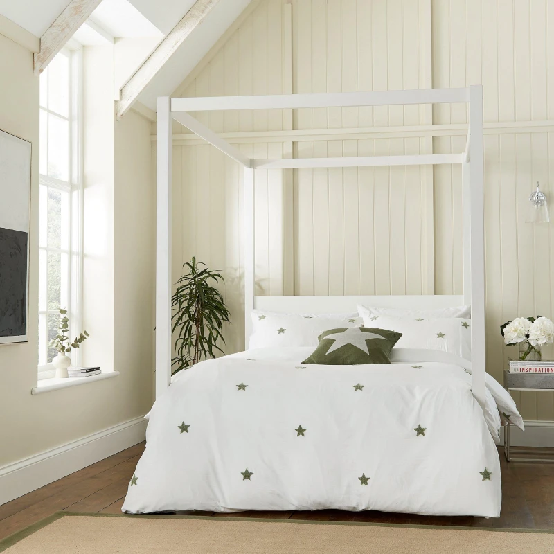 Image of Helena Springfield Helena Springfield 'Tufted Star' Woven Duvet Cover Set in Green Size: Single Green Single Unisex 5016709702751