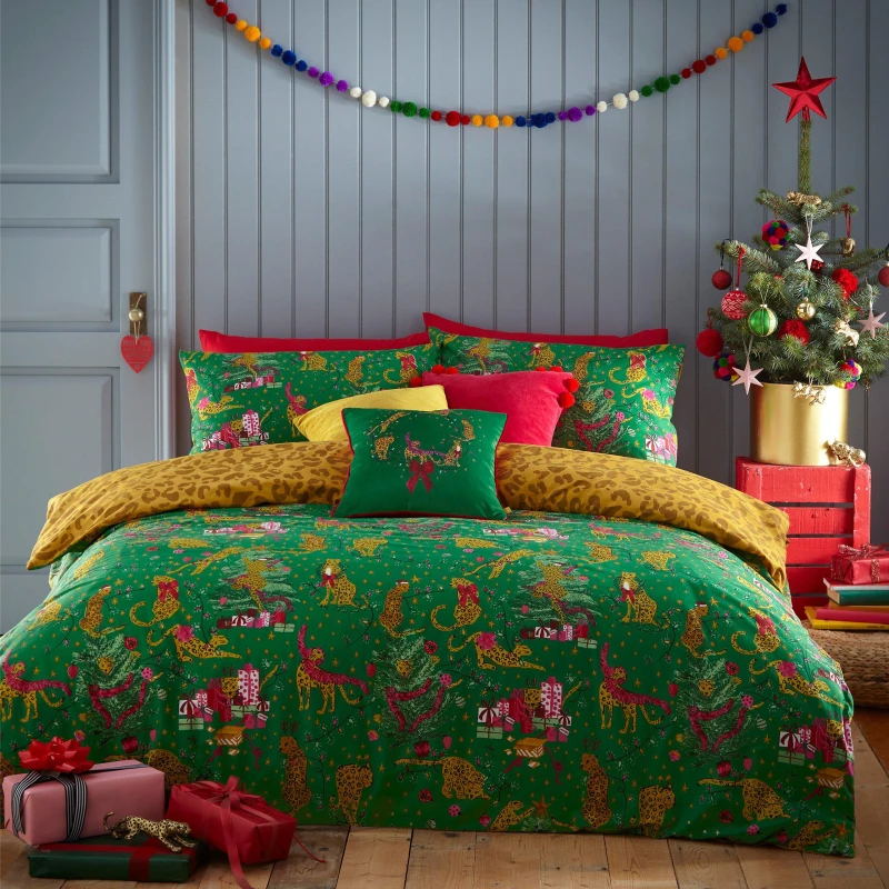 Image of Furn Furn Purrfect Christmas Reversible Duvet Cover Set Size: Double Multi Double Unisex 5025532708779