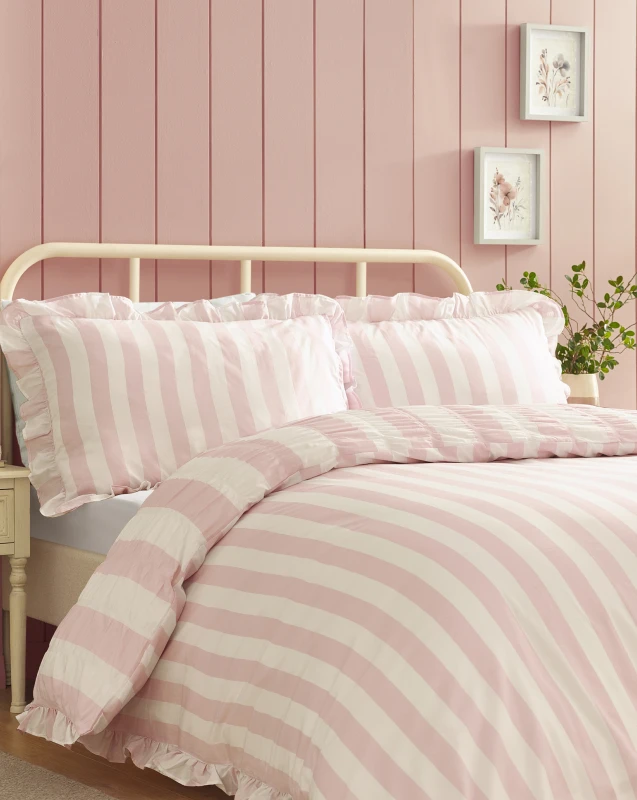 Image of Catherine Lansfield Catherine Lansfield Seersucker Duvet Set Pink - Catherine Lansfield - Size: KING Pink KING GZ28203