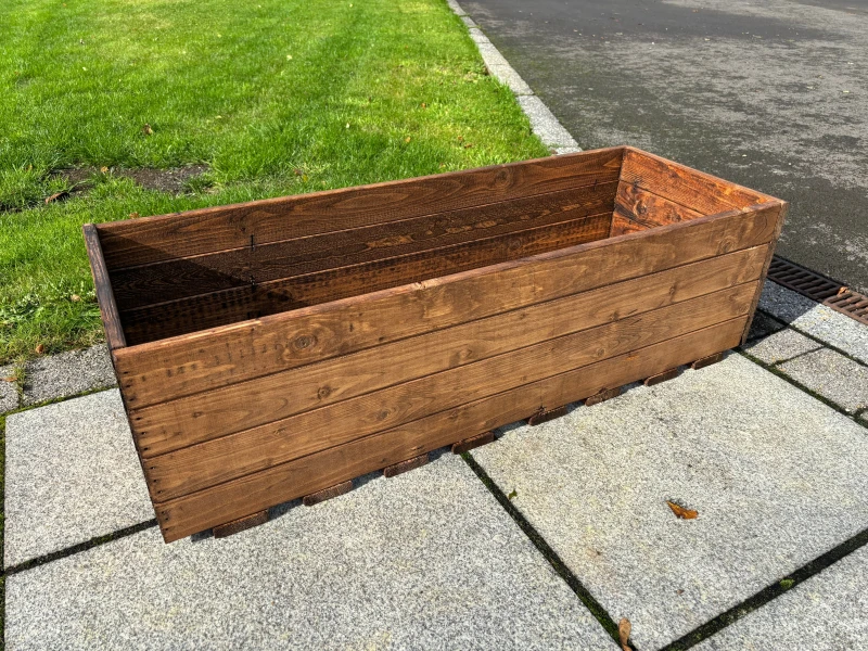 Image of Charles Taylor Trading Extra Large Open Trough in Brown Brown Unisex