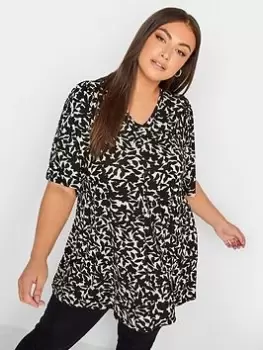 Image of Yours Pleat Swing Angel Sleeve Top Mono Silhouette, Black, Size 20, Women