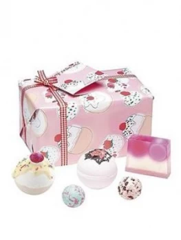 Image of Bomb Cosmetics Bath Bomb Cherry Bathe-well Gift Set, One Colour, Women