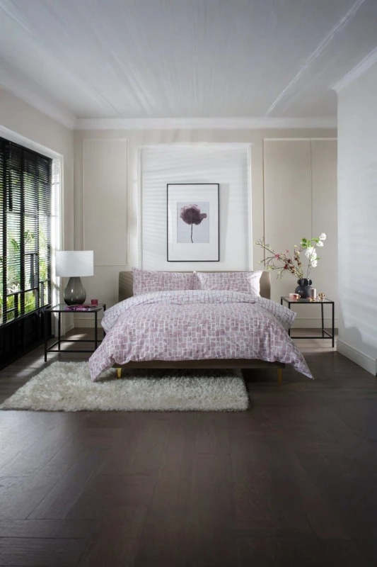 Image of The Lyndon Company The Lyndon Company Tulle Extrasoft 100% Cotton Breathable Duvet Cover Set in Pink Size: Double Pink Double Unisex 5054990140401