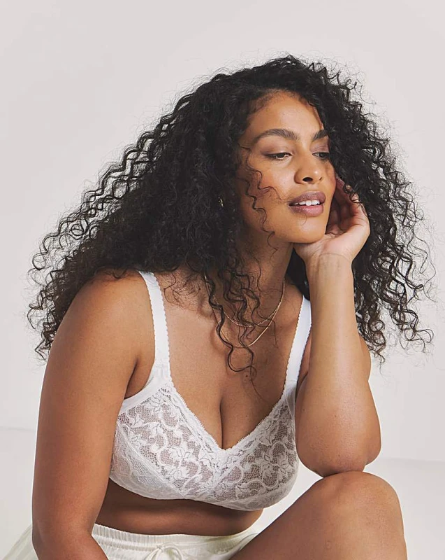 Image of Triumph Triumph Delicate Doreen NonWired Bra Wht White - Triumph - Size: 42F White Female 42F QX92442