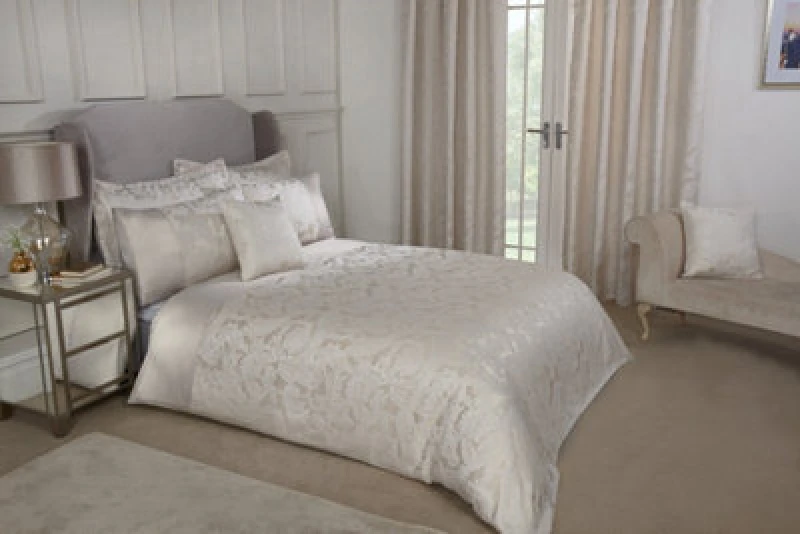 Image of New Edge Blinds Cavendish Duvet Set in Cream Size: King Cream Unisex King