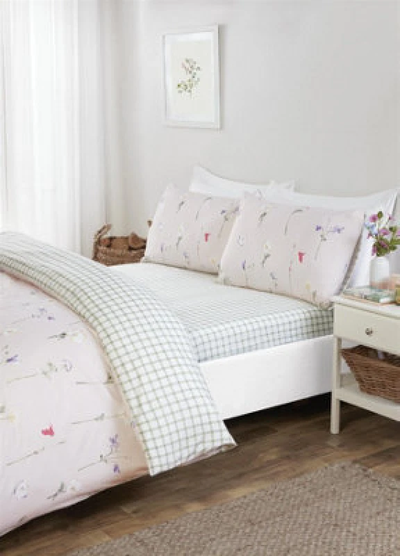 Image of Rapport Home Niamh Floral Microfibre Polyester Complete Duvet Set With Pillowcase Pink