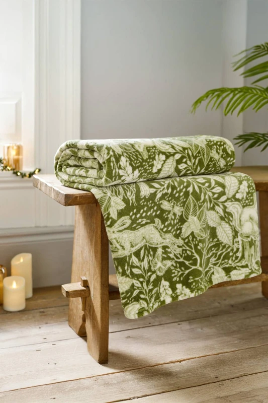 Image of Deyongs Deyongs Winter Forest 140x180cm Throw - Soft Printed Fleece Blanket - Woodland Animal Design in Green Size: 140cm x 180cm Green 140cm x 180c