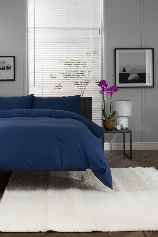 Image of The Lyndon Company The Lyndon Company Luxury 100% Cotton 200 Thread Count Duvet Cover Set in Navy Size: Single Navy Single Unisex 5054990057372