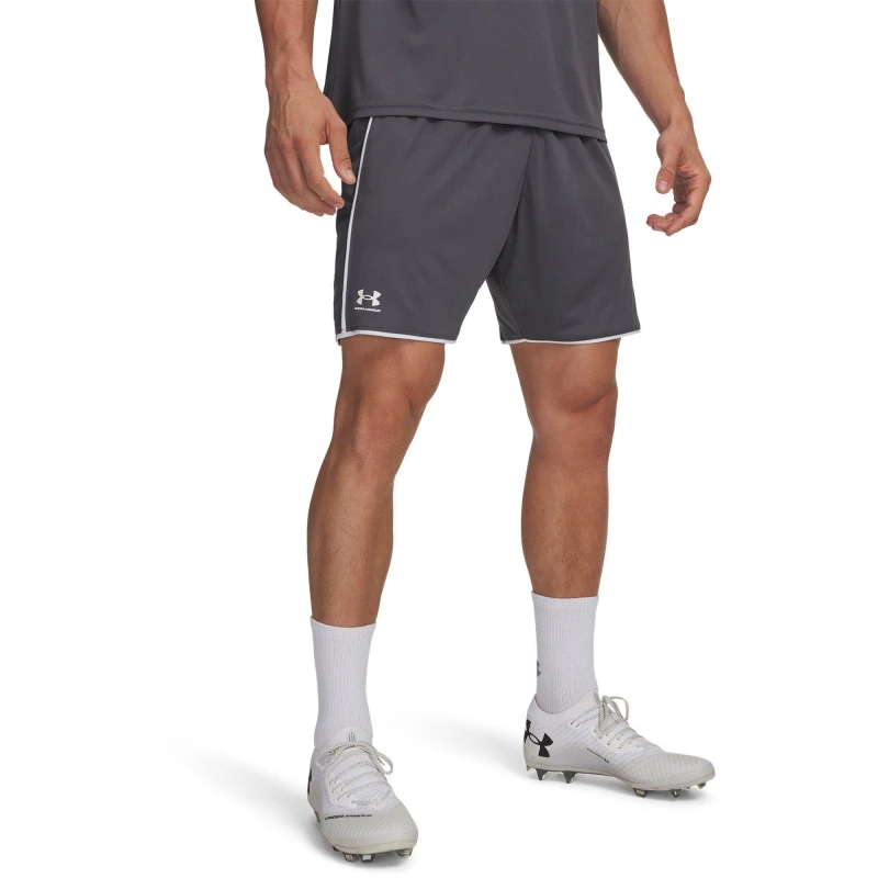 Image of Short Under Armour Challenger Gris Unisex 2XL