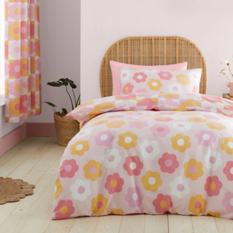 Image of Catherine Lansfield Retro Daisy Reversible Duvet Cover Set With Pillowcases Pink