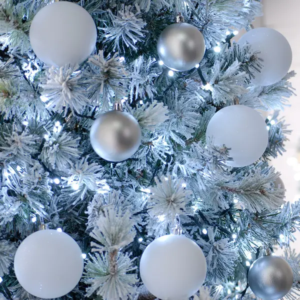 Image of Festive Indoor & Outdoor Flickering 5ft Christmas Tree Lights 600 White LEDs