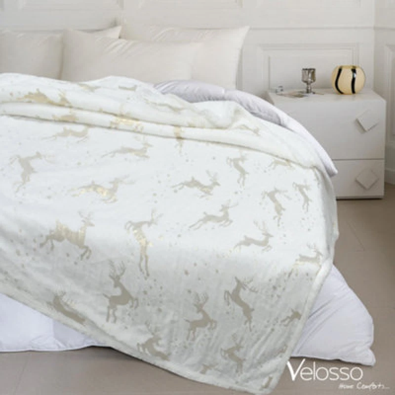 Image of Velosso Elegant Foil Stag Print Thermal Soft Throw Blanket In Festive Red Design, Perfect For Warm Bedding - 125Cm X 150Cm - White