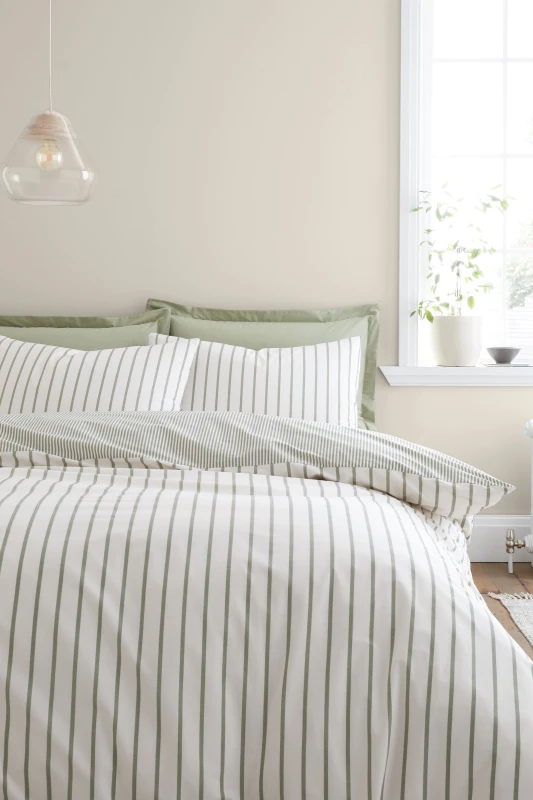 Image of Bianca 'Hampton Stripe' 200 Thread Count Cotton Reversible Duvet Cover Set in Green Size: King Green Unisex King