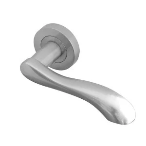 image of Jedo Gamma Door Handle on Round Rose