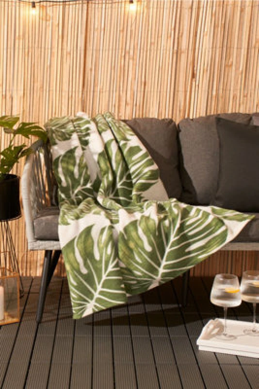 Image of OHS OHS Tropical Leaf Print Polar Fleece Throw in Green Size: 120cm x 150cm Green 120cm x 150cm Unisex 5027434161812