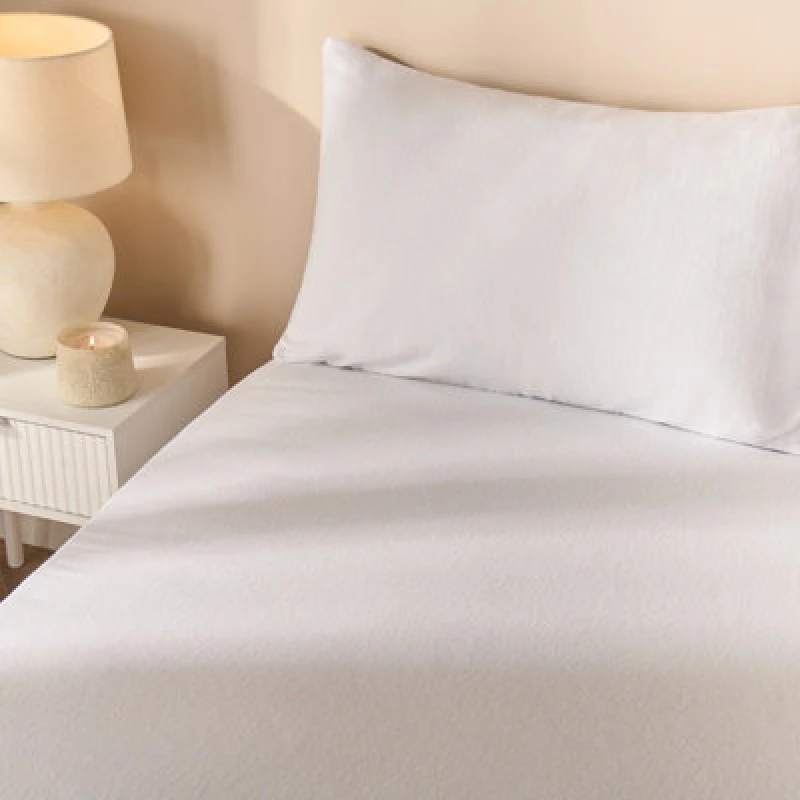Image of OHS OHS Brushed Cotton Soft Fitted Sheet Bedding in White Size: Single Fitted White Single Fitted Unisex 5027434223831