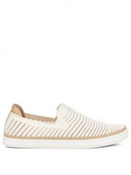 Image of Ugg Sammy Chevron Plimsoll - Coconut