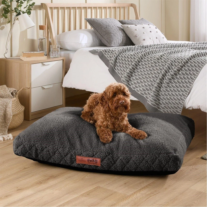 Image of Slumberdown Slumberdown Paws for Slumber Sherpa Medium Ped Bed in Dark Grey Dark Grey M Unisex 5012924074642