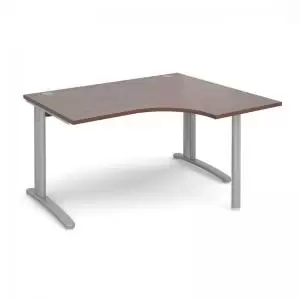 image of TR10 right hand ergonomic desk 1400mm - silver frame and walnut top