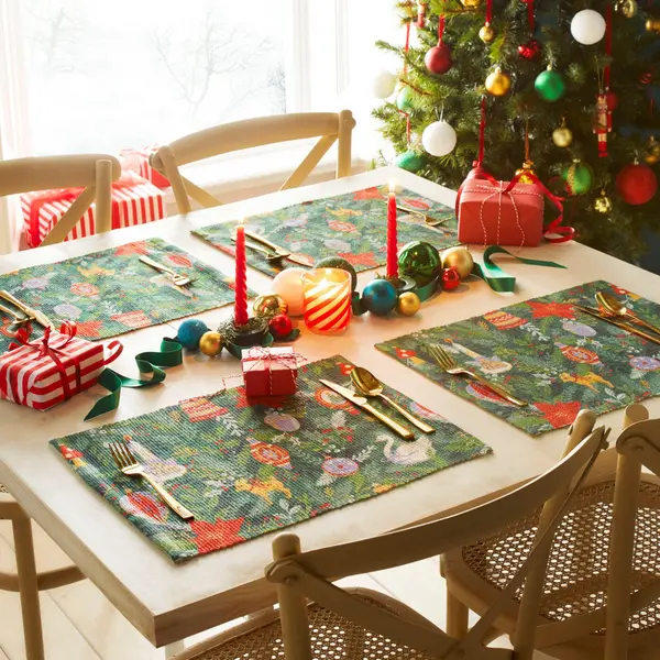 image of Furn Deck The Halls Washable Set of 4 Festive Placemats Green