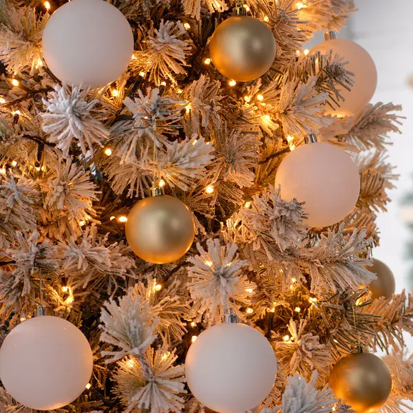 Image of Festive Indoor & Outdoor Flickering 5ft Christmas Tree Lights 600 Warm White LEDs
