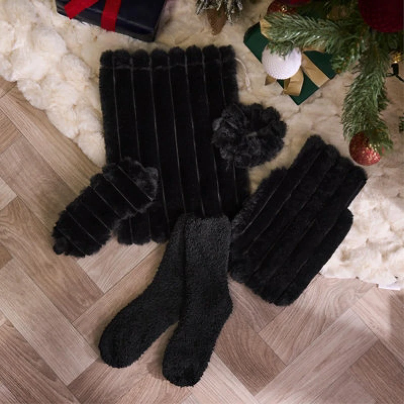 Image of OHS OHS Ribbed Faux Fur Hot Water Bottle Gift Set in Black One Size Unisex 5027434220311