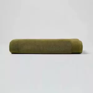 Image of HOMESCAPES Moss Green 100% Combed Egyptian Cotton Jumbo Towel 700 GSM - Dark Green