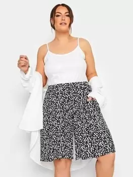 Image of Yours Mono Floral Dot Short, Black, Size 26-28, Women