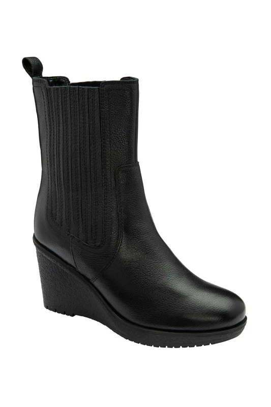 Image of Ravel Womens Black Leather 'Calvay' Wedge Boots Size: 7 Black Female 7
