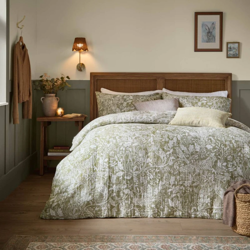 Image of Voyage Maison Cademuir Reversible 100% Cotton Duvet Cover Set in Green Size: Single Green Unisex Single