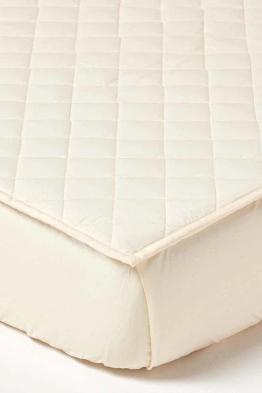 Image of Homescapes Organic 300 Tc Luxury Quilted Fitted Super King Mattress Protector