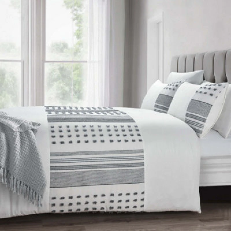 Image of Intimates Chic Bedroom Decor: Tufted Design Duvet Cover & Pillowcase Set in White Size: King White Unisex King
