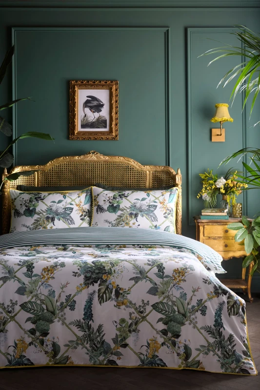 Image of Laurence Llewelyn-Bowen Laurence Llewelyn-Bowen 'Cotswald Fantasia' Floral Print 200 Thread Count Cotton Duvet Cover Set in Green Size: Super King G