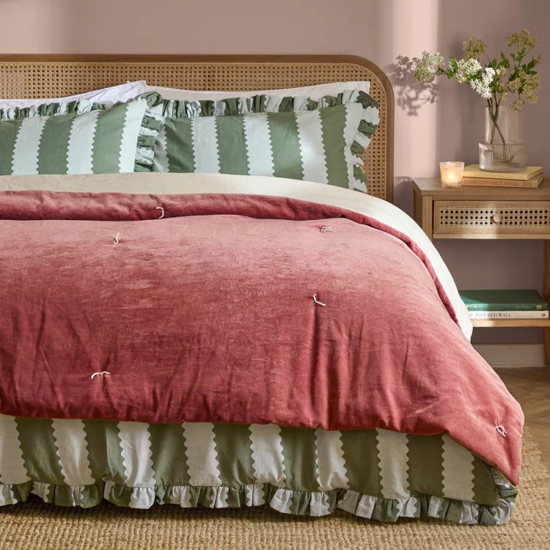 Image of Wylder Edie 100% Cotton Velvet Bedspread in Rose Rose Unisex