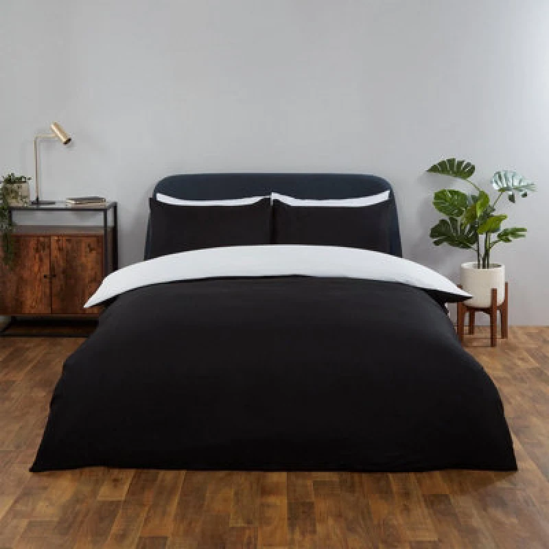 Image of OHS OHS Plain Reversible Duvet Cover With Pillowcase Set in White Size: Single White Single Unisex 5027434133598