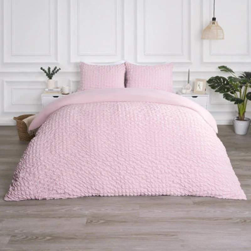 Image of OHS OHS Luxury Seersucker Duvet Cover Set Geo Pillowcase Quilt in Light Pink Size: Double Light Pink Double Unisex 5027434182299