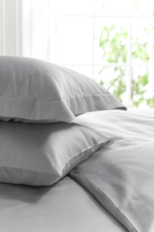 Image of The Lyndon Company The Lyndon Company 400 Thread Count Sateen Housewife Pillowcase in Grey Grey One Size Unisex 5054990042835