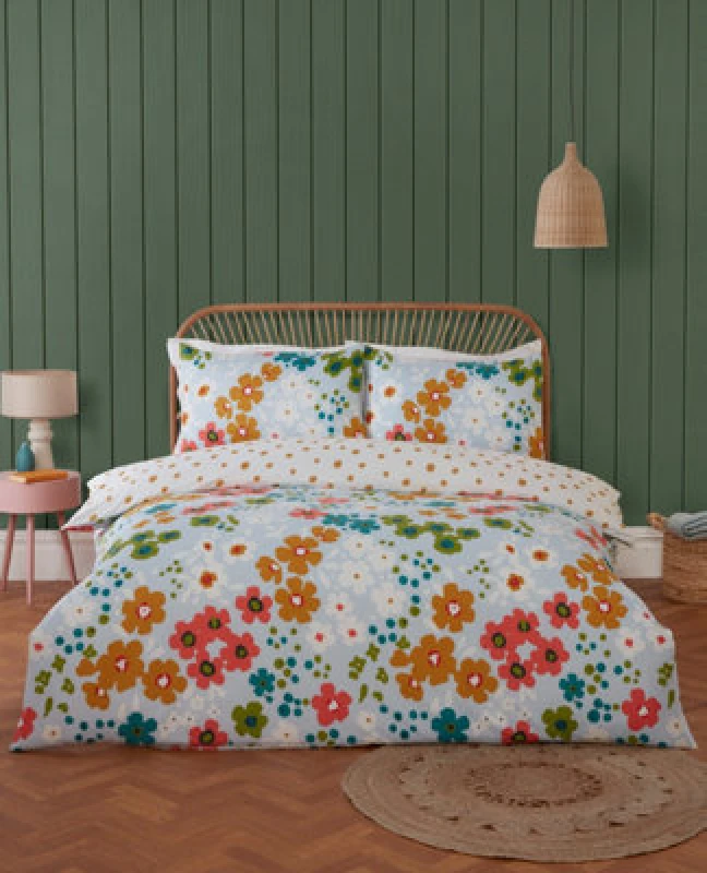 Image of Rapport Home Betty Polyester Reversible Duvet Cover Set with Pillowcase Size: King Multicolor Unisex King