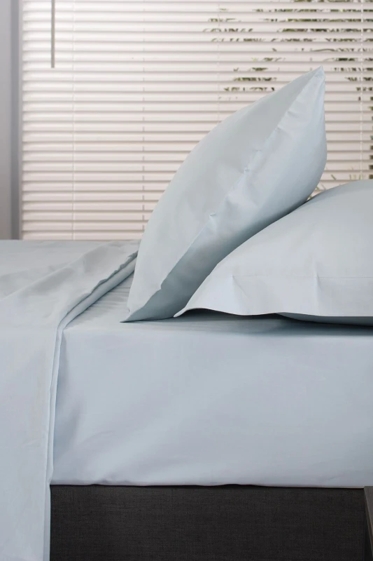 Image of The Lyndon Company The Lyndon Company 200 Thread Count Sateen Housewife Pillowcase Pair in Pale Green Pale Green One Size Unisex 5054990057617