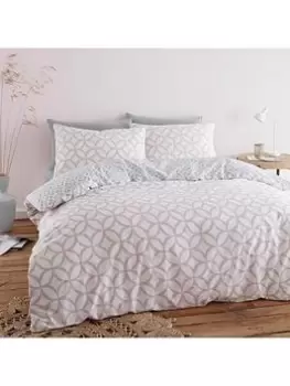 Image of Catherine Lansfield Simplicity Geo Trellis Duvet Cover Set In Pink