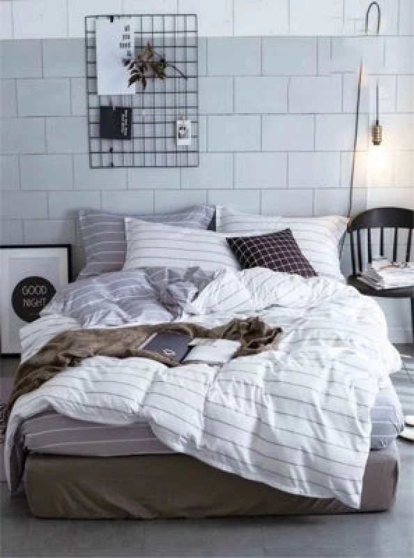 Image of Ezysleep Ezysleep White Stripe Printed Duvet Set Size: Single White Single Unisex 0721545589460