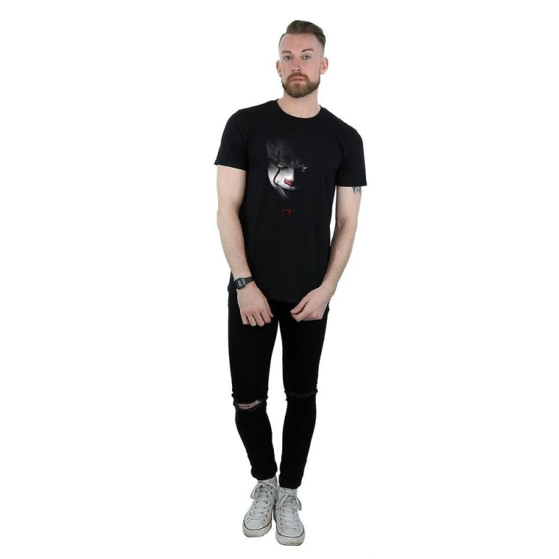 Image of IT IT Men Pennywise Stare Cotton T-Shirt in Black Size: Small Black S Male 5063377593815