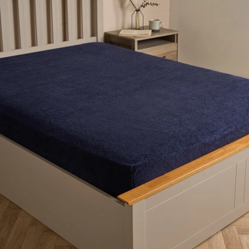 Image of OHS OHS Teddy Fleece Thermal Fitted Bed Sheet in Dark Navy Size: Single Fitted Dark Navy Single Fitted Unisex 5027434190652