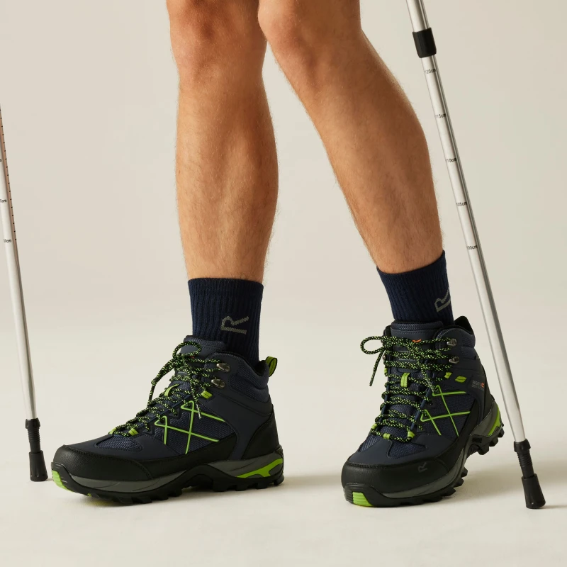 Image of Regatta Regatta Men 'Samaris III' Walking Boots in Mid Navy Size: 6 Mid Navy 6 Male 5063019659831