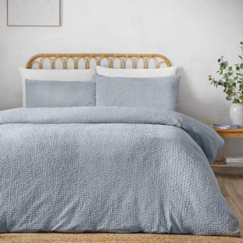 Image of Catherine Lansfield Crinkle Seersucker Double Duvet Cover Set With Pillowcases Blue