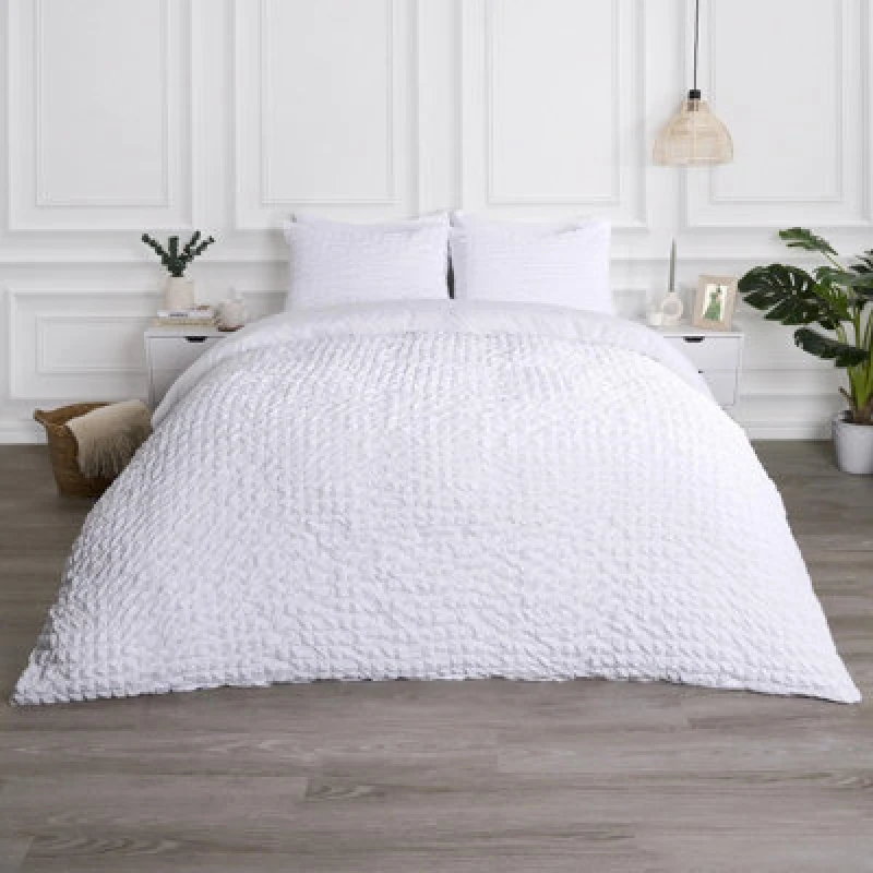 Image of OHS OHS Luxury Seersucker Duvet Cover Set Geo Pillowcase Quilt in White Size: Single White Single Unisex 5027434182206